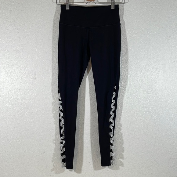 Victoria's Secret Sport Knockout Criss Cross Leggings in
Black & Silver Tight XS - Picture 2 of 10